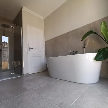 Privee Luxueuse Monte 0ropa Bed & Breakfast *
