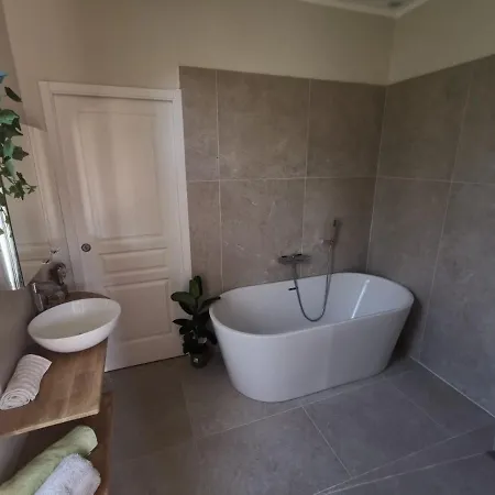 Privee Luxueuse Monte 0ropa Bed & Breakfast